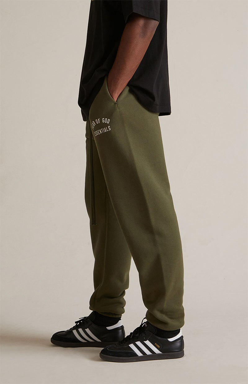 FLEECE ESSENTIAL SWEATPANT - MILITARY