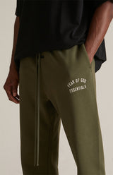 FLEECE ESSENTIAL SWEATPANT - MILITARY
