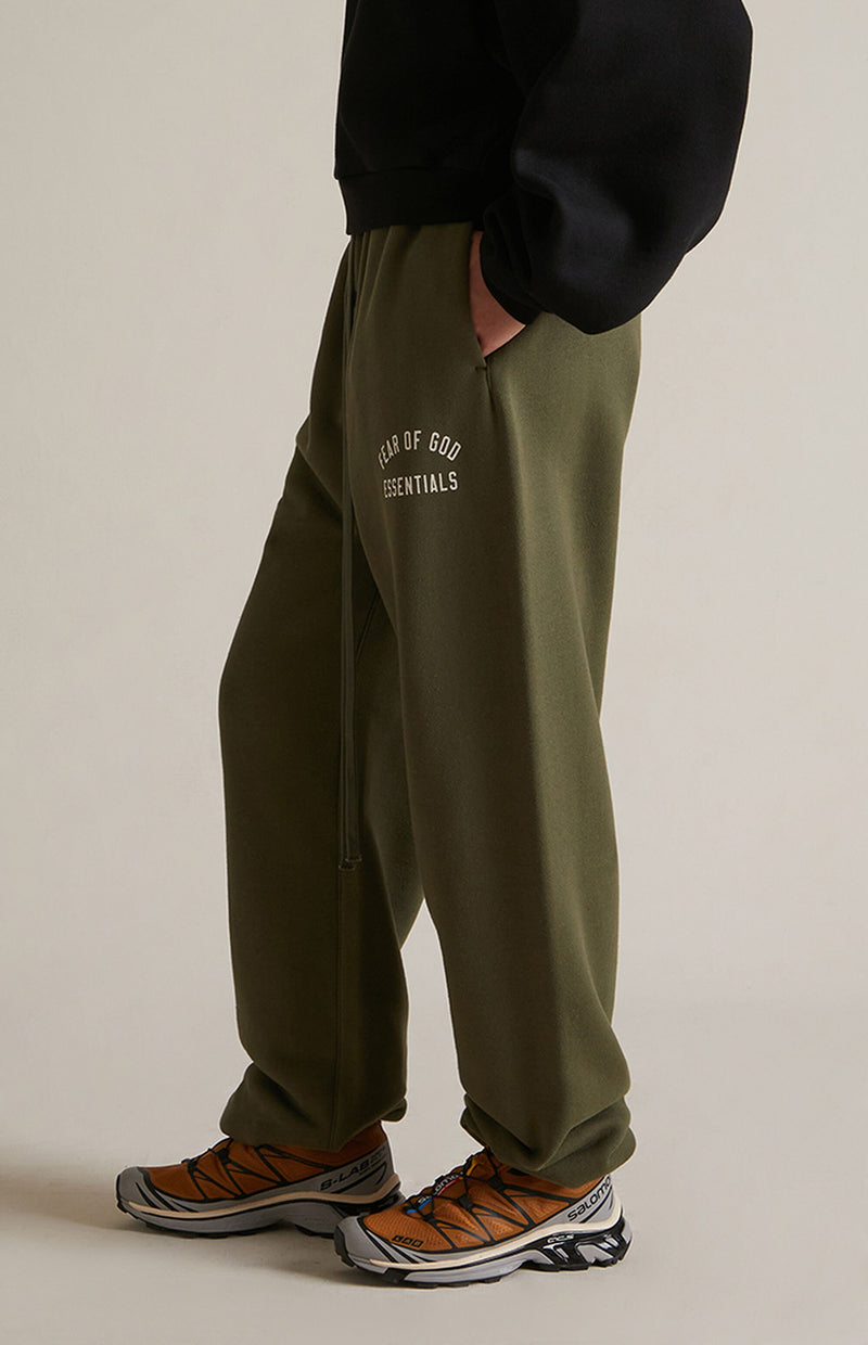 FLEECE ESSENTIAL SWEATPANT - MILITARY