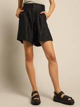 ZOE SHORT MERCH BLACK