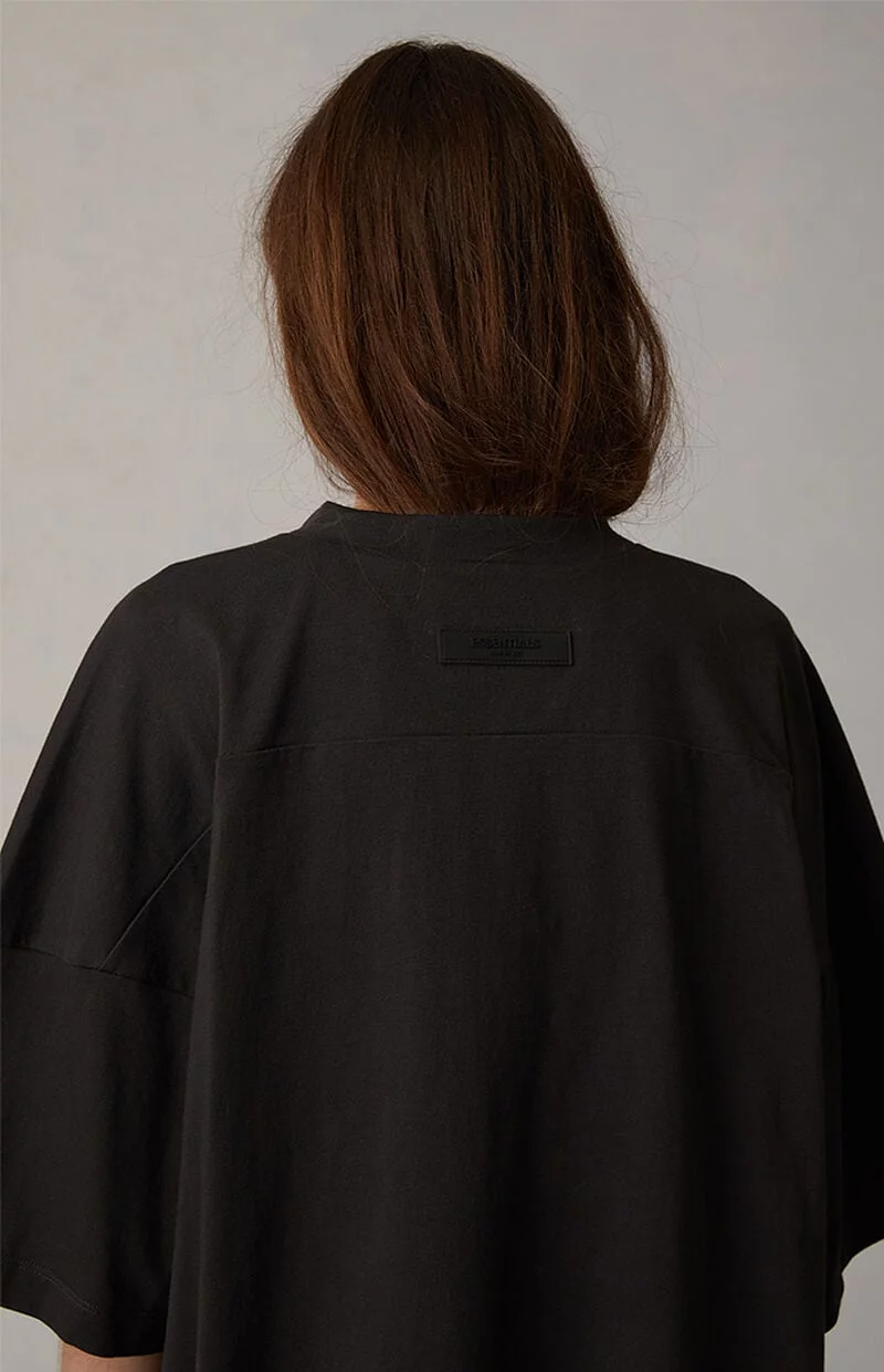 ESSENTIALS FOOTBALL TEE