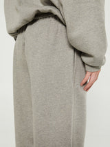 FLEECE ESSENTIAL SWEATPANT - DARK HEATHER