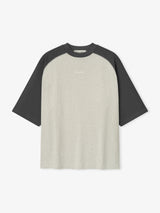 SIGNATURE BASEBALL TEE - HEATHER STONE / IRON GREY